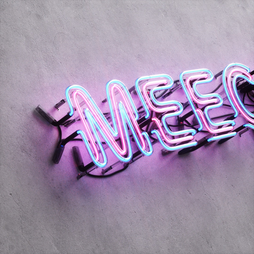 Neon Sign Style A "MEECROWAHVEY"